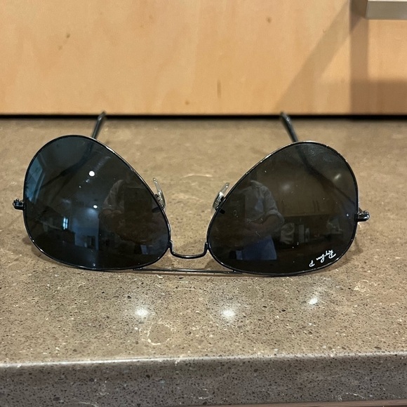 Rayban Large black aviator sunglasses polarized *damage* main image 10